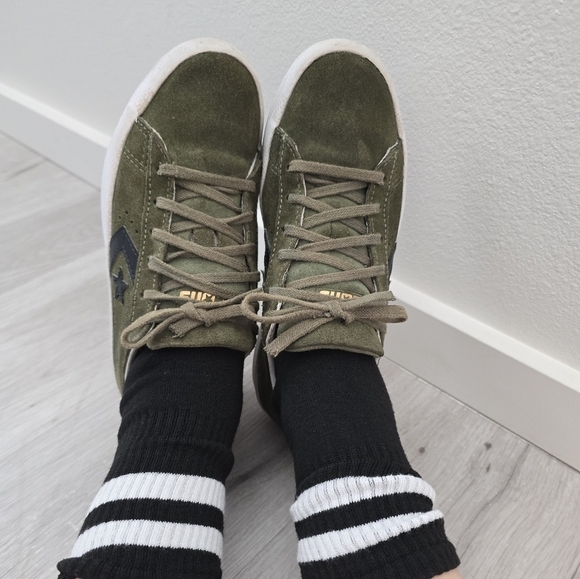 Converse | One Star olive green suede sporty low-top sneakers | WMS 6 - Picture 4 of 12